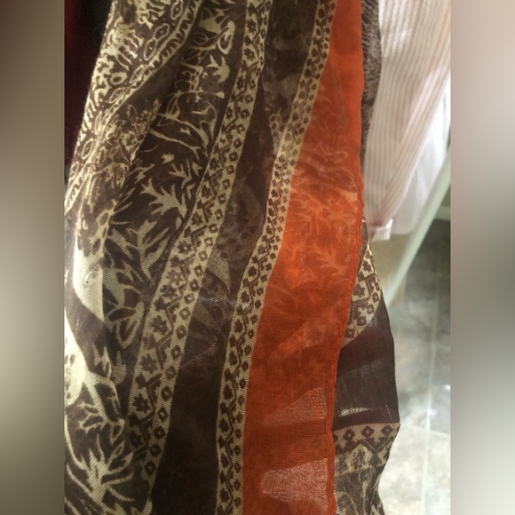 Unbranded satin-like scarf deer patterned - Picture 3 of 4